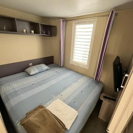 Room1 아파트 차르네카